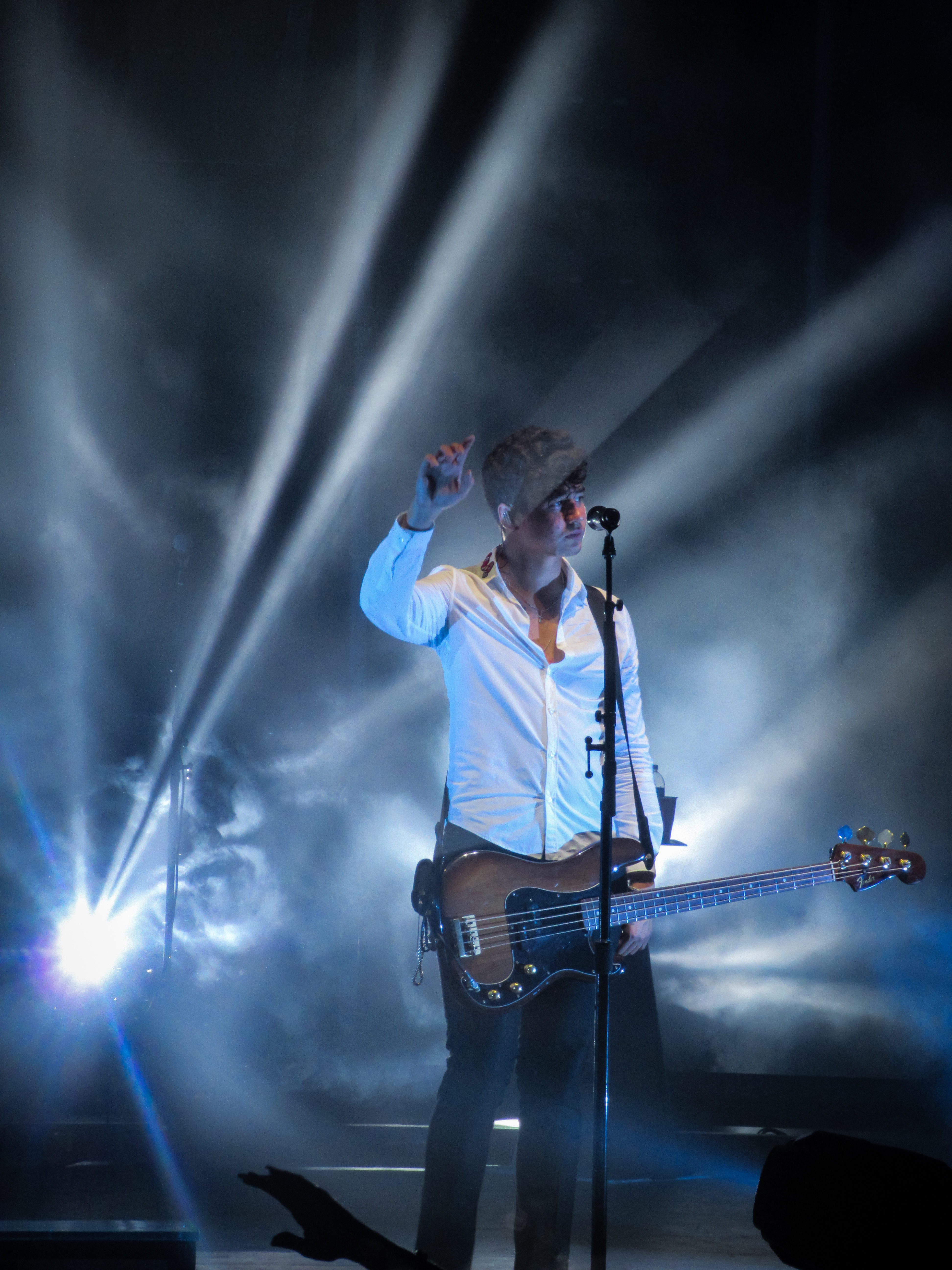 5sos with diagonal lighting