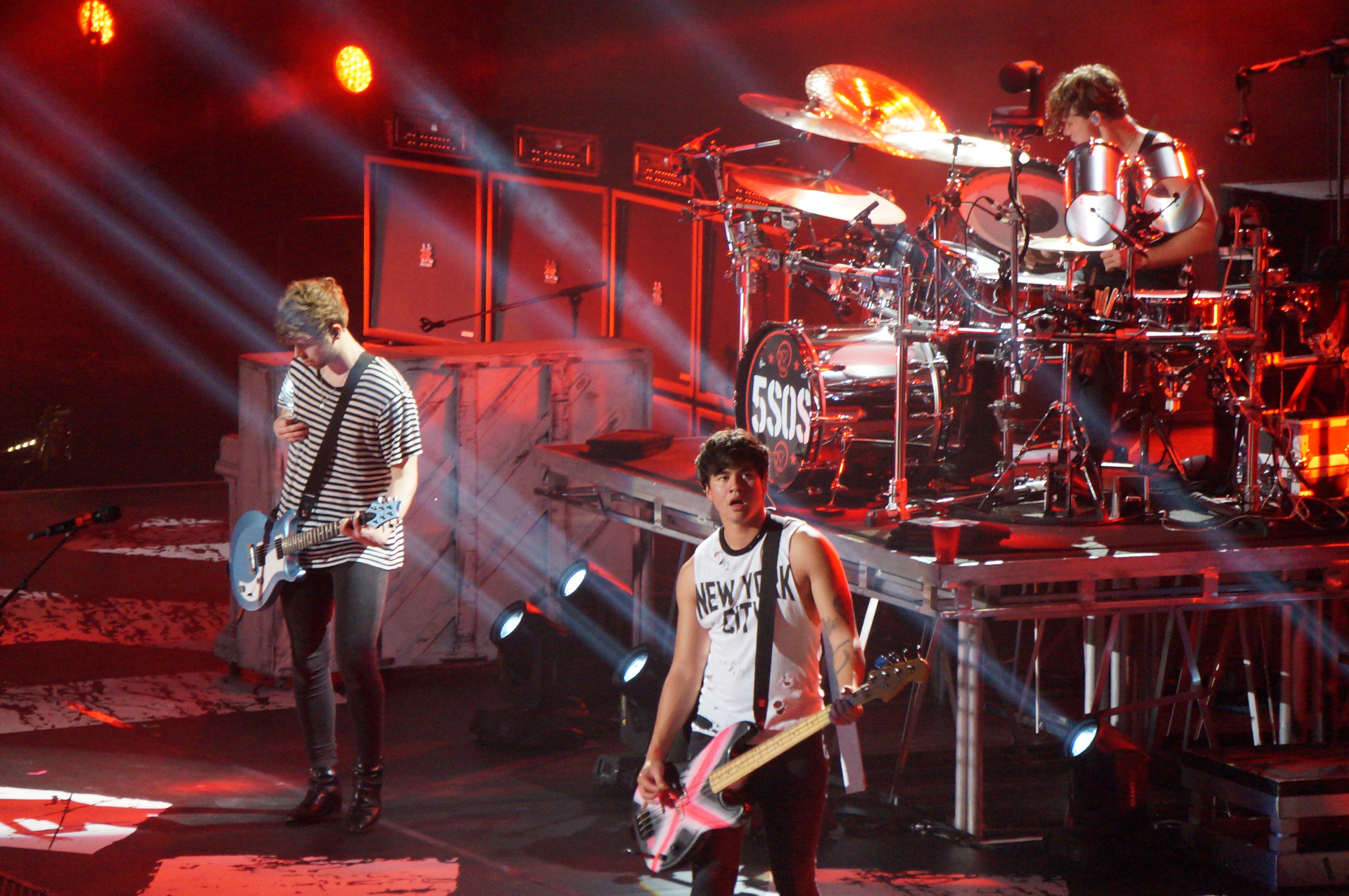5sos with diagonal lighting