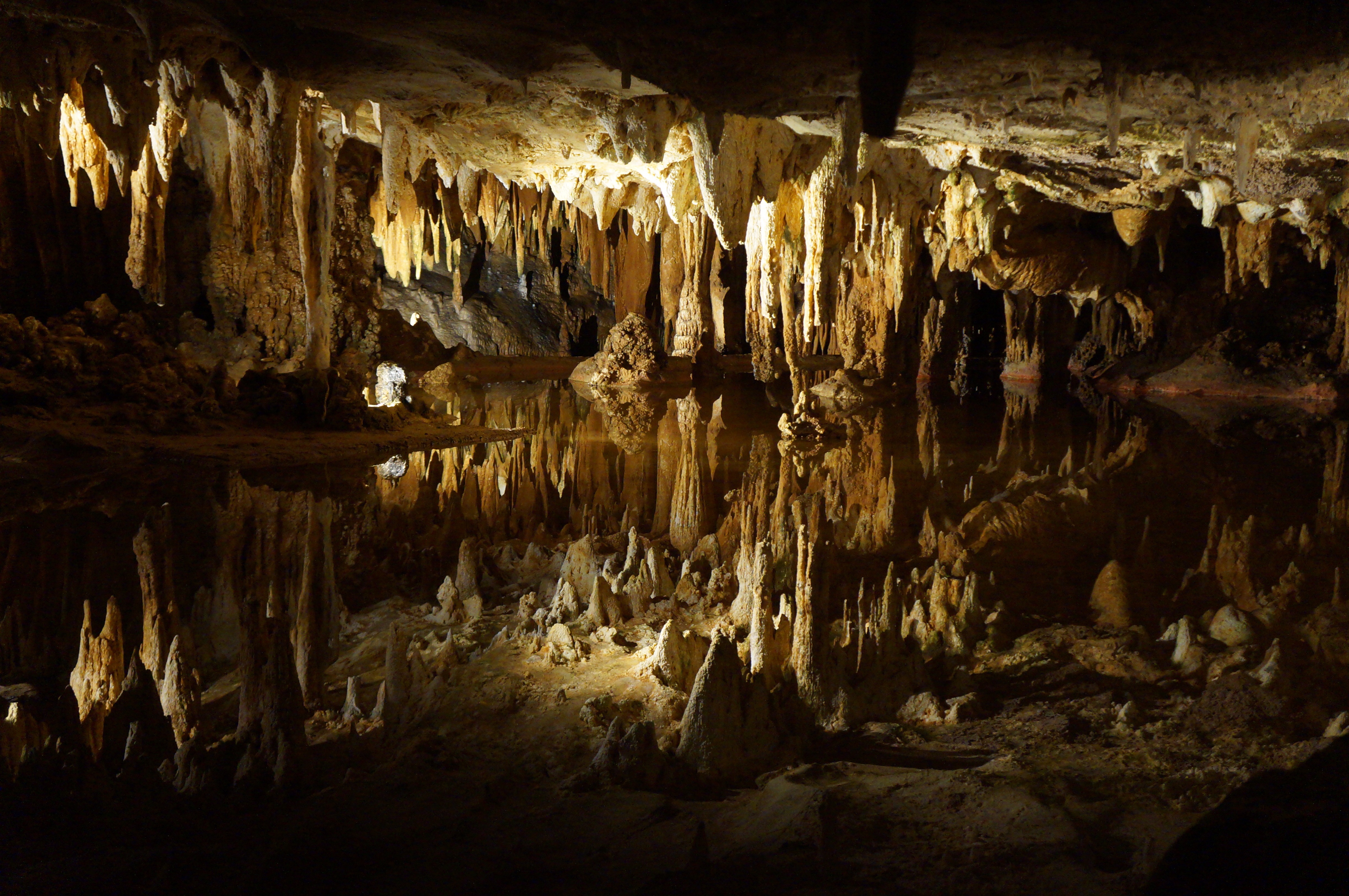 Lurie cavern Stelagtites and Stelagmites